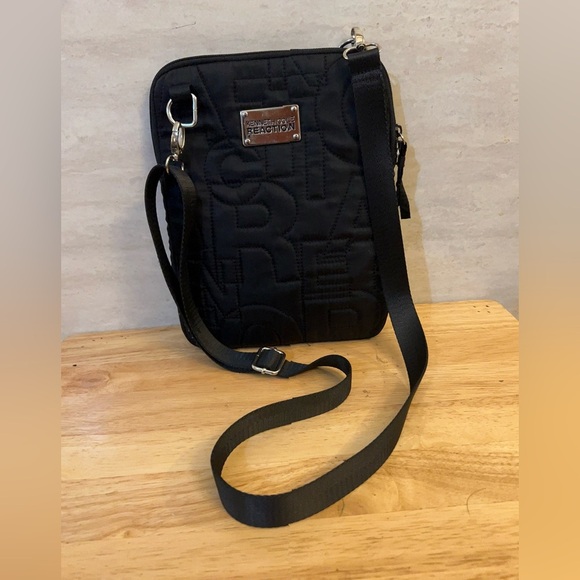 Kenneth Cole Reaction Quilted Black Crossbody Bag - Picture 1 of 11
